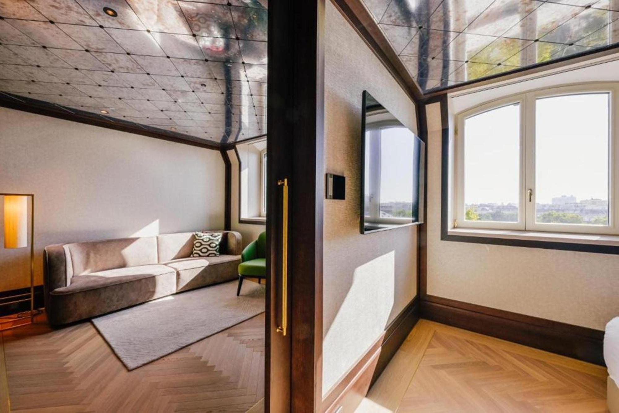 ホテル Almanac Palais ウィーン エクステリア 写真 The interior of a suite at the Mandarin Oriental