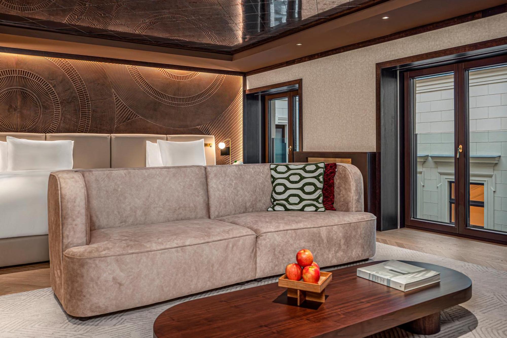 ホテル Almanac Palais ウィーン エクステリア 写真 The interior of the 100m motor yacht